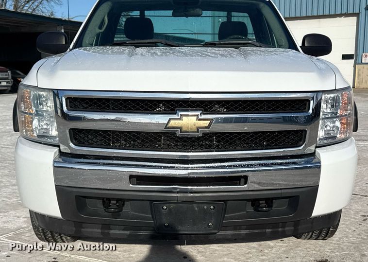 image for item EG7153 2010 Chevrolet Silverado 1500 pickup truck