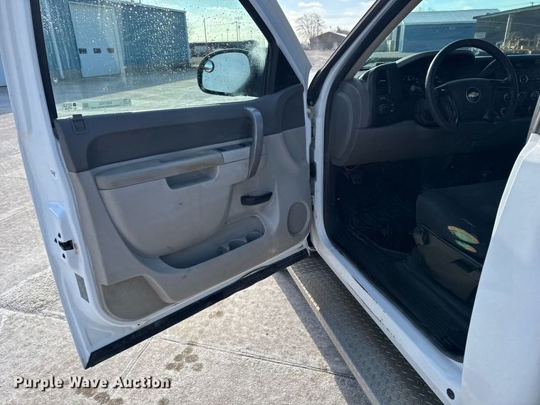 image for item EG7153 2010 Chevrolet Silverado 1500 pickup truck