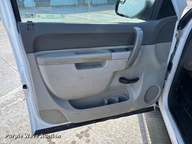 image for item EG7153 2010 Chevrolet Silverado 1500 pickup truck