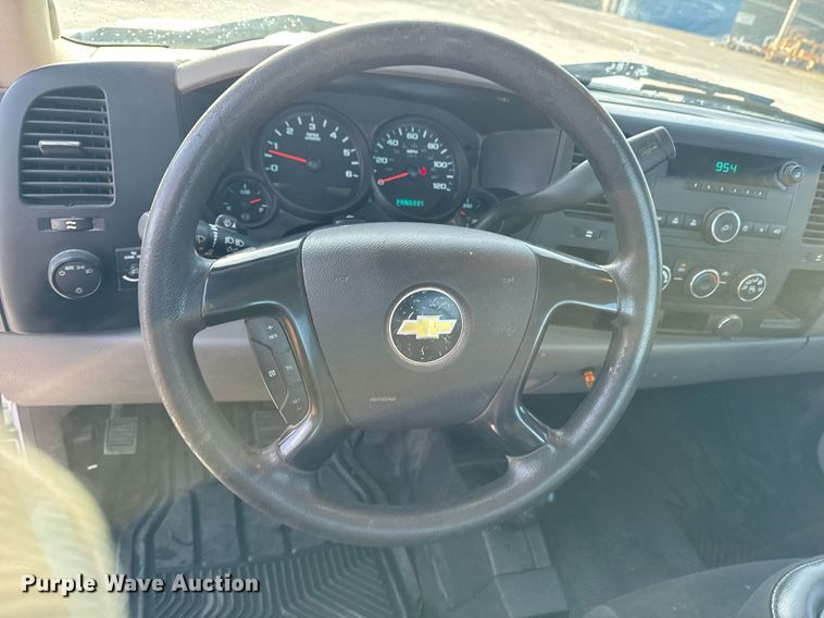 image for item EG7153 2010 Chevrolet Silverado 1500 pickup truck