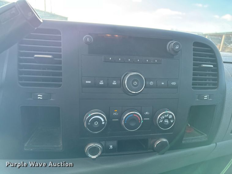 image for item EG7153 2010 Chevrolet Silverado 1500 pickup truck