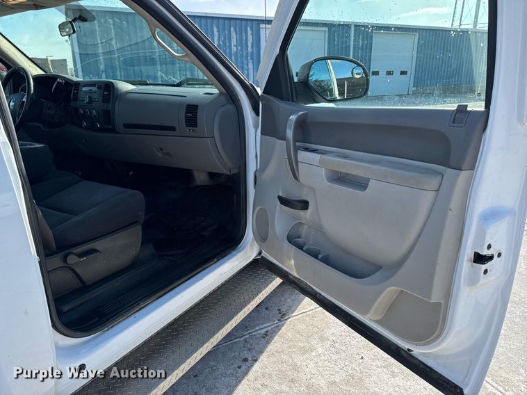 image for item EG7153 2010 Chevrolet Silverado 1500 pickup truck