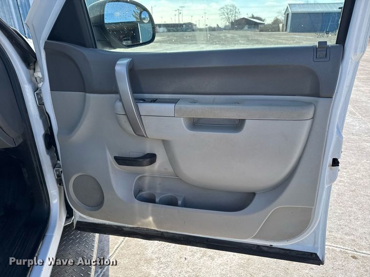 image for item EG7153 2010 Chevrolet Silverado 1500 pickup truck