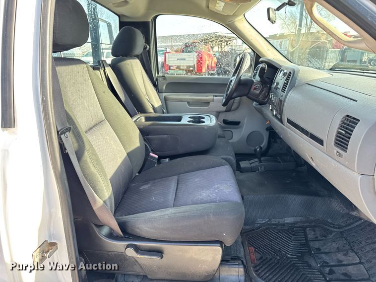 image for item EG7153 2010 Chevrolet Silverado 1500 pickup truck