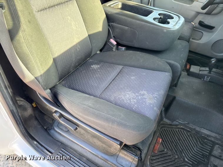 image for item EG7153 2010 Chevrolet Silverado 1500 pickup truck