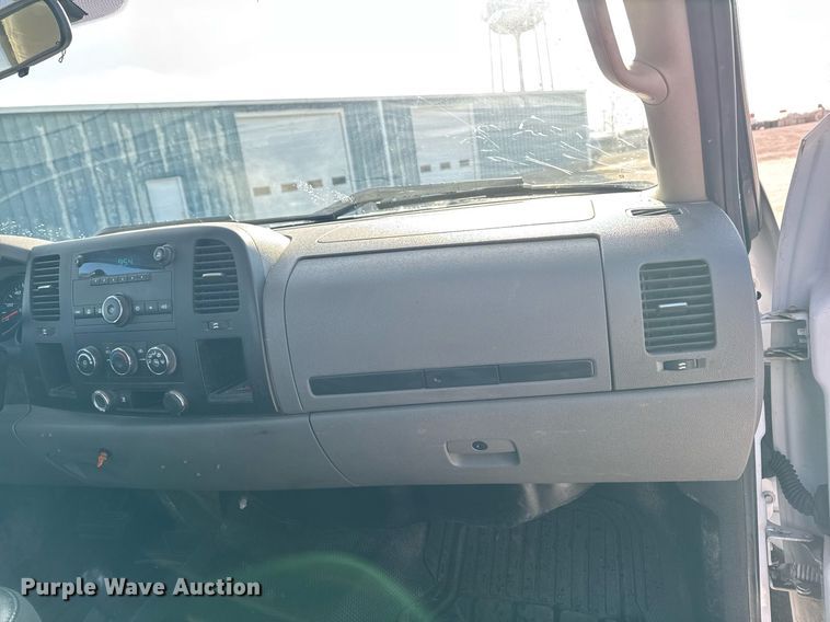 image for item EG7153 2010 Chevrolet Silverado 1500 pickup truck