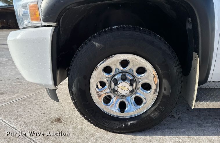 image for item EG7153 2010 Chevrolet Silverado 1500 pickup truck