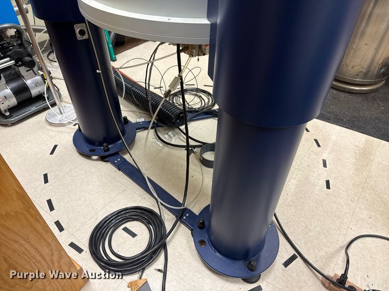 image for item EG7976 2012 Bruker 400'89 Ascend magnet system