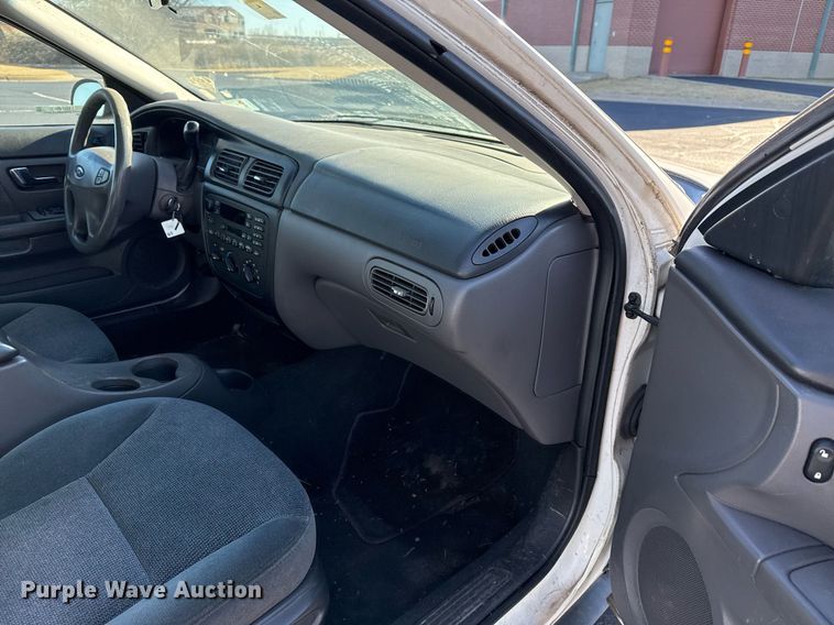 image for item EG7979 2000 Ford Taurus 