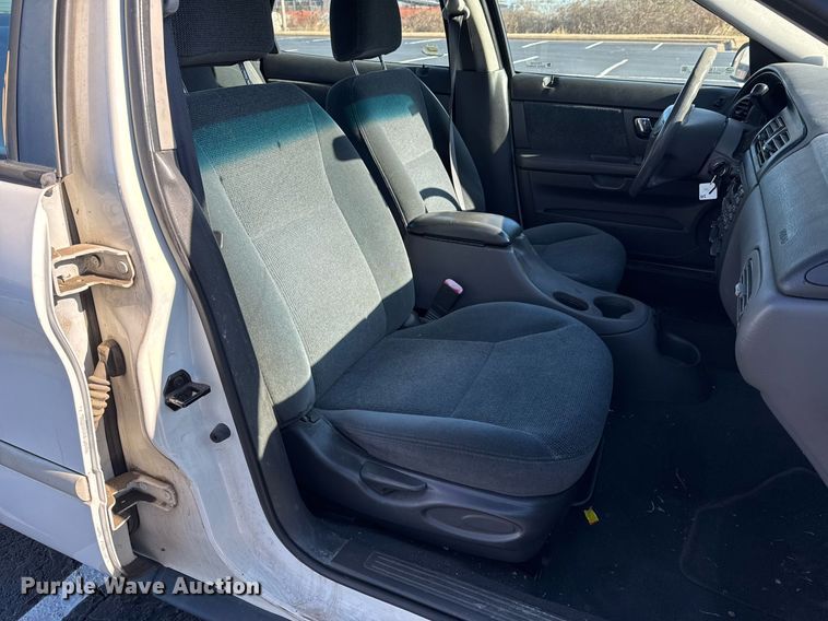 image for item EG7979 2000 Ford Taurus 