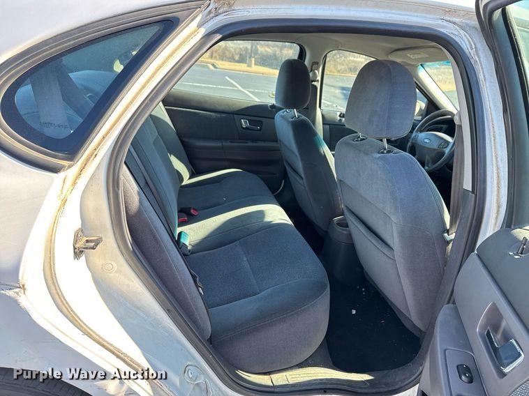 image for item EG7979 2000 Ford Taurus 