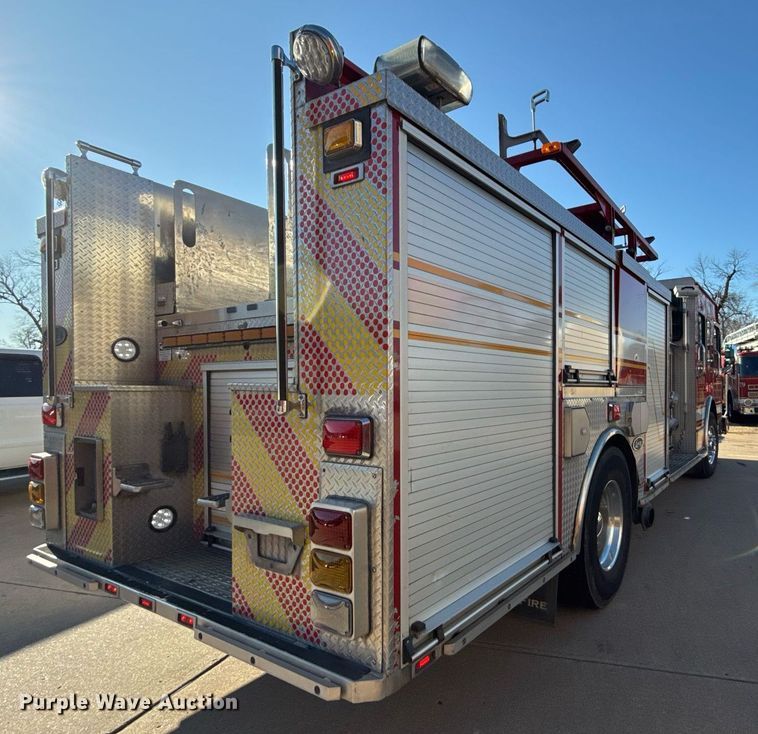 image for item EG7986 2001 Spartan Gladiator pumper fire truck