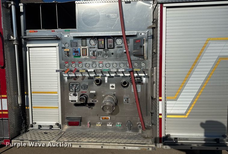 image for item EG7986 2001 Spartan Gladiator pumper fire truck