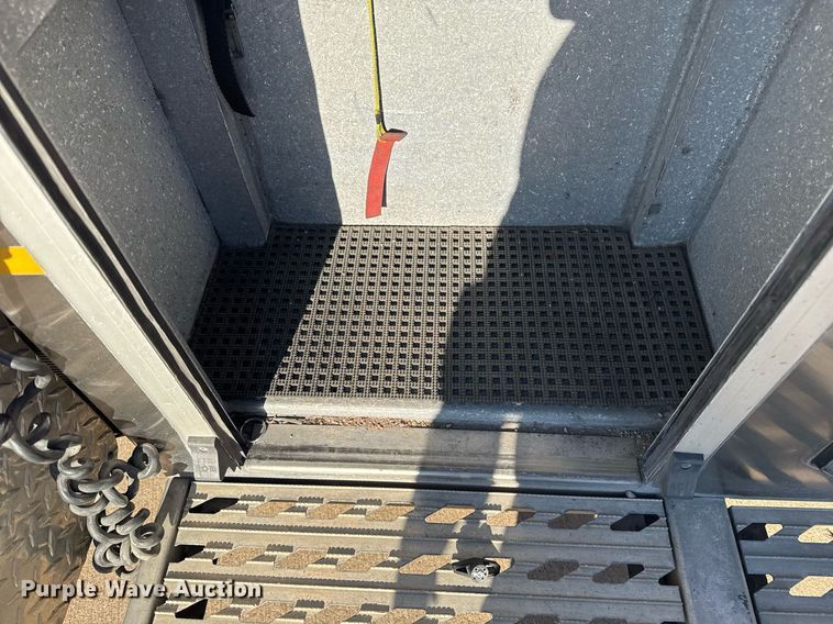 image for item EG7986 2001 Spartan Gladiator pumper fire truck