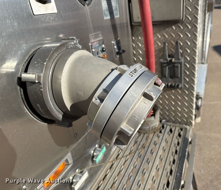 image for item EG7986 2001 Spartan Gladiator pumper fire truck