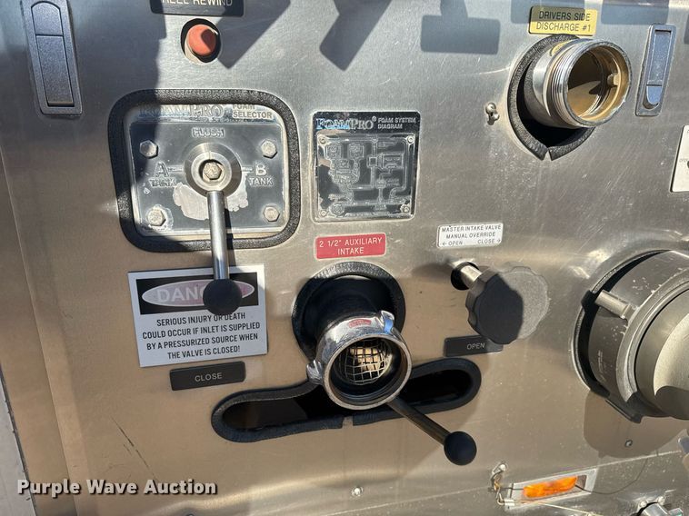 image for item EG7986 2001 Spartan Gladiator pumper fire truck