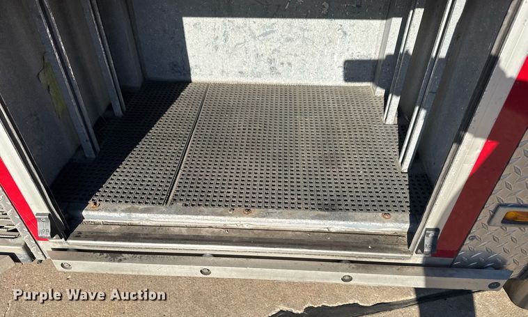 image for item EG7986 2001 Spartan Gladiator pumper fire truck