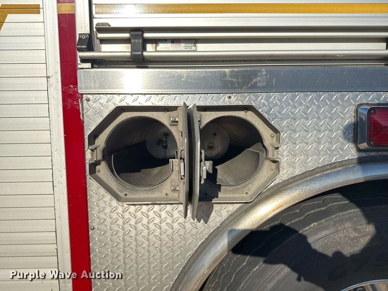 image for item EG7986 2001 Spartan Gladiator pumper fire truck