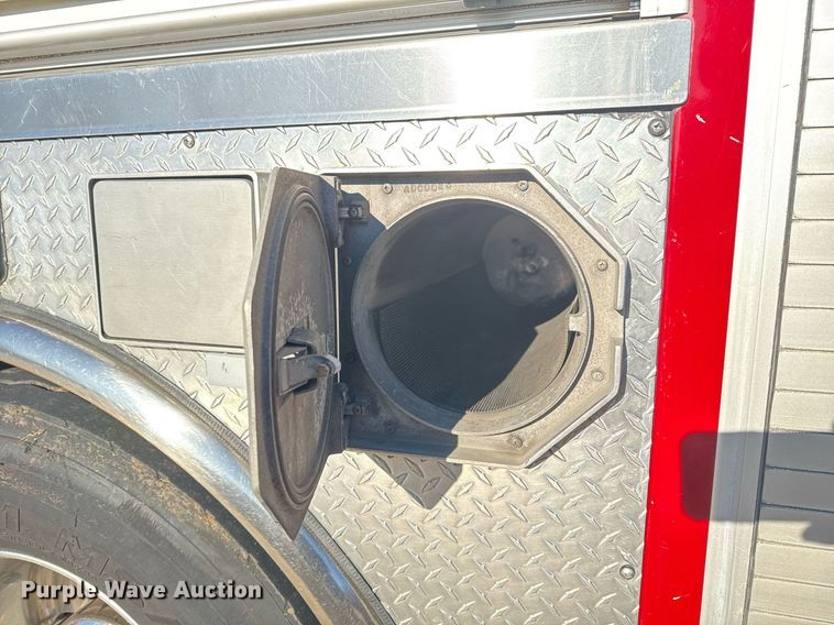 image for item EG7986 2001 Spartan Gladiator pumper fire truck