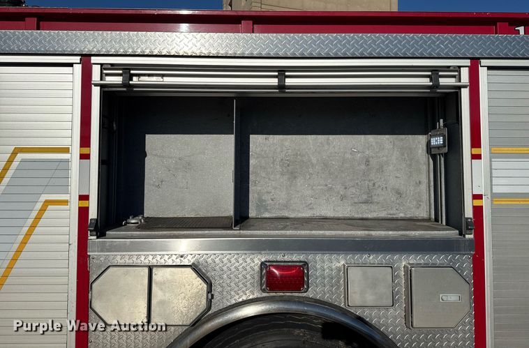 image for item EG7986 2001 Spartan Gladiator pumper fire truck