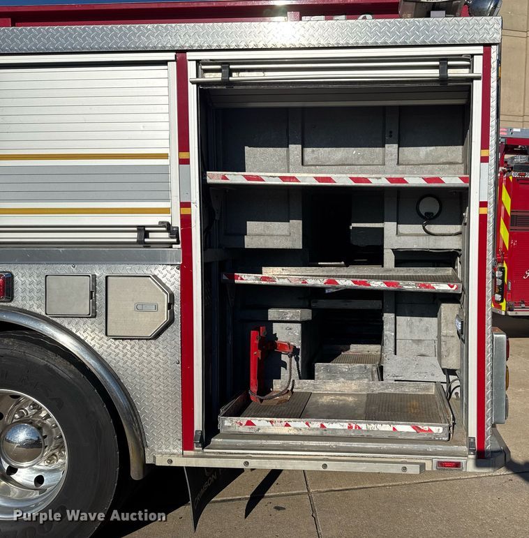 image for item EG7986 2001 Spartan Gladiator pumper fire truck