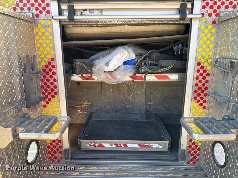 image for item EG7986 2001 Spartan Gladiator pumper fire truck