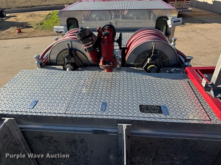 image for item EG7986 2001 Spartan Gladiator pumper fire truck