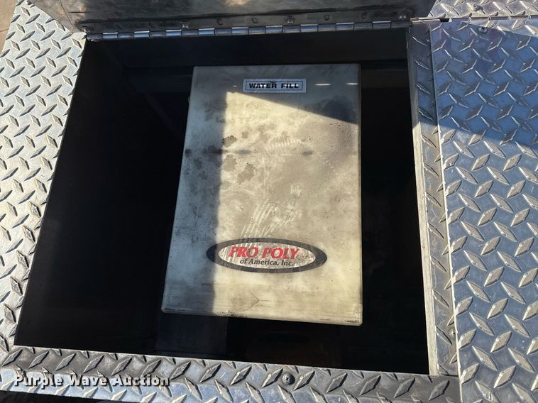 image for item EG7986 2001 Spartan Gladiator pumper fire truck