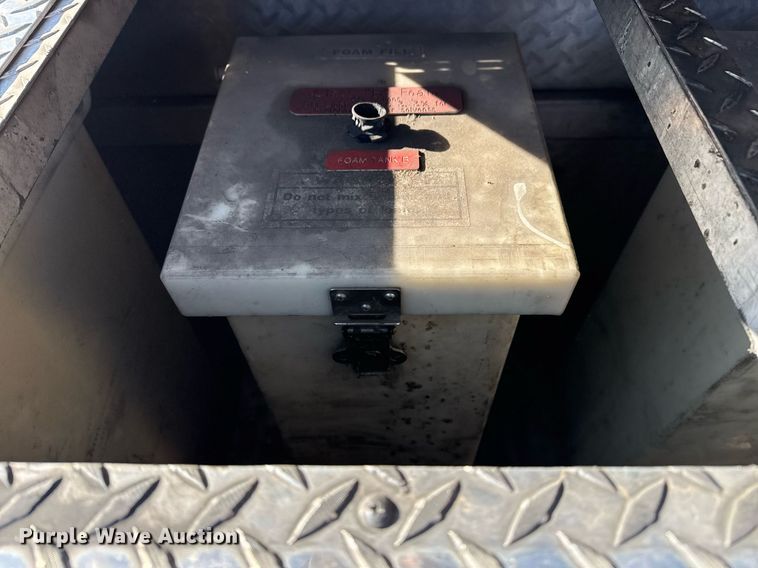 image for item EG7986 2001 Spartan Gladiator pumper fire truck