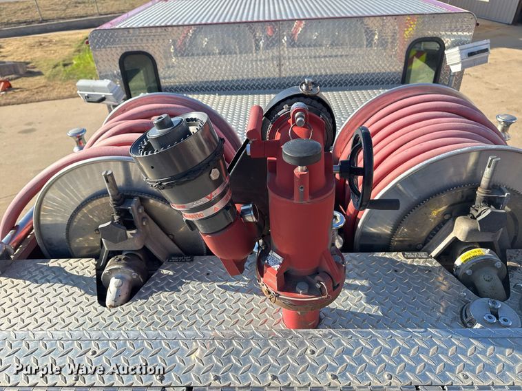 image for item EG7986 2001 Spartan Gladiator pumper fire truck