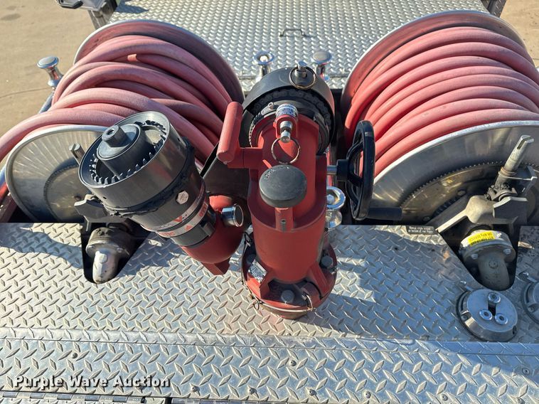 image for item EG7986 2001 Spartan Gladiator pumper fire truck