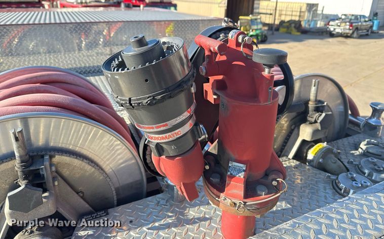 image for item EG7986 2001 Spartan Gladiator pumper fire truck