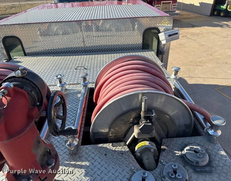 image for item EG7986 2001 Spartan Gladiator pumper fire truck