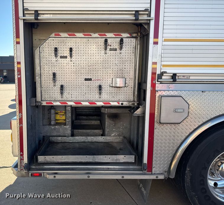 image for item EG7986 2001 Spartan Gladiator pumper fire truck