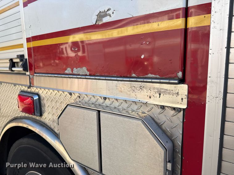 image for item EG7986 2001 Spartan Gladiator pumper fire truck