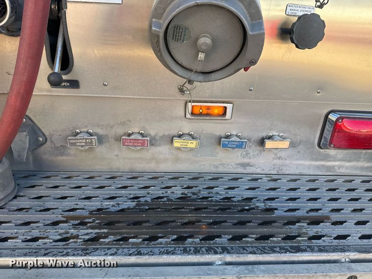 image for item EG7986 2001 Spartan Gladiator pumper fire truck