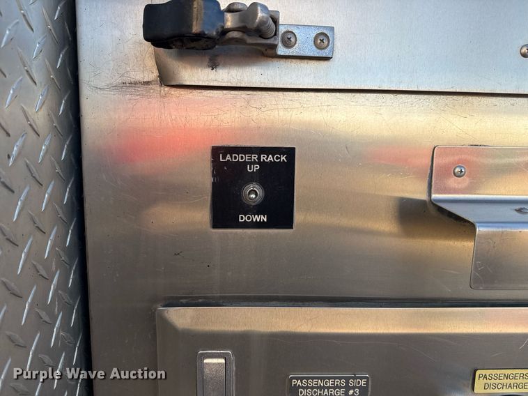 image for item EG7986 2001 Spartan Gladiator pumper fire truck