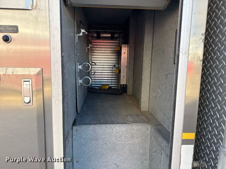 image for item EG7986 2001 Spartan Gladiator pumper fire truck