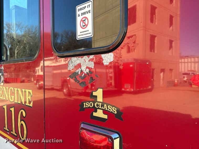 image for item EG7986 2001 Spartan Gladiator pumper fire truck