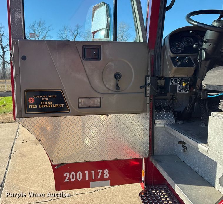 image for item EG7986 2001 Spartan Gladiator pumper fire truck