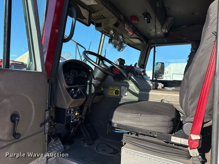 image for item EG7986 2001 Spartan Gladiator pumper fire truck