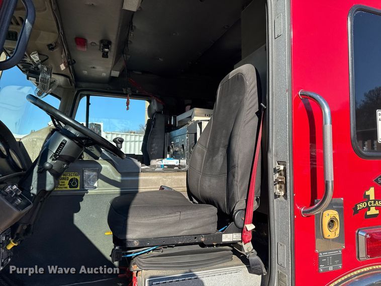 image for item EG7986 2001 Spartan Gladiator pumper fire truck