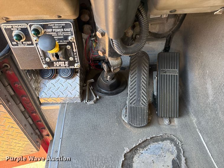 image for item EG7986 2001 Spartan Gladiator pumper fire truck