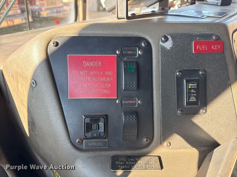 image for item EG7986 2001 Spartan Gladiator pumper fire truck