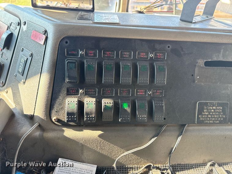 image for item EG7986 2001 Spartan Gladiator pumper fire truck