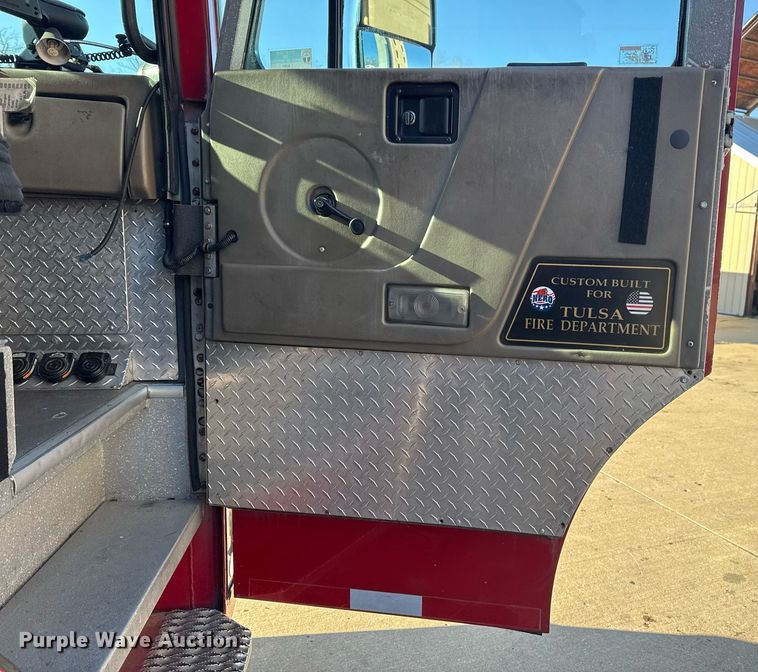 image for item EG7986 2001 Spartan Gladiator pumper fire truck