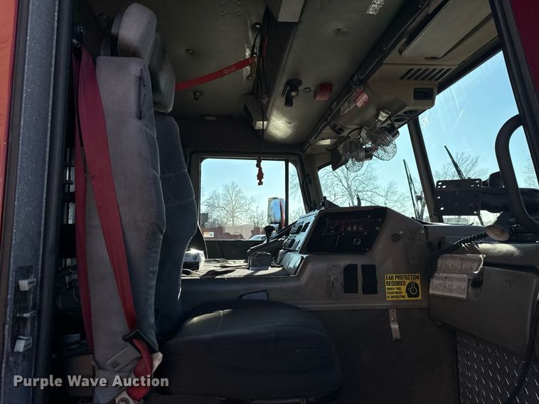 image for item EG7986 2001 Spartan Gladiator pumper fire truck