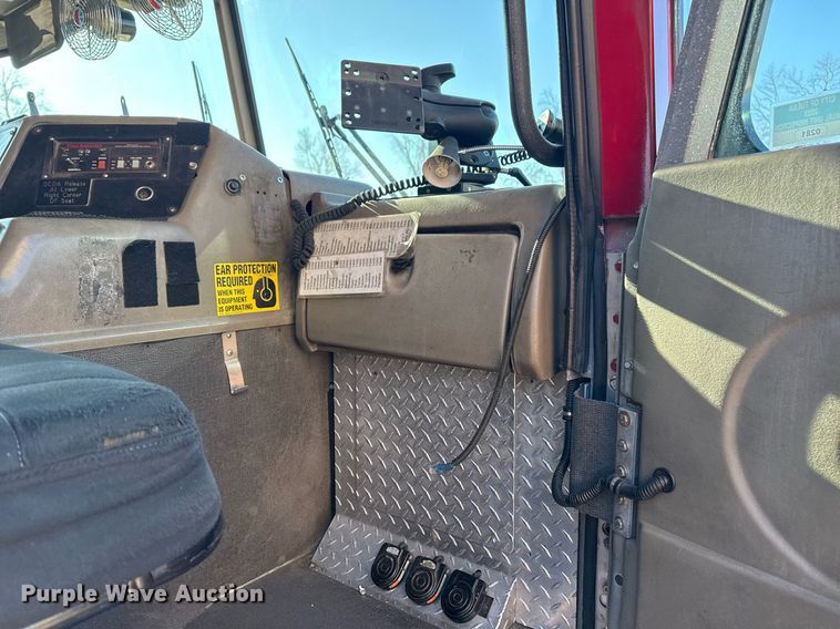 image for item EG7986 2001 Spartan Gladiator pumper fire truck