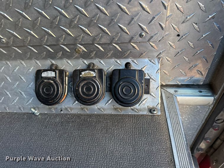 image for item EG7986 2001 Spartan Gladiator pumper fire truck