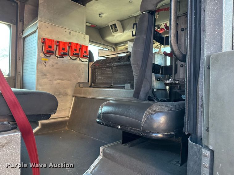 image for item EG7986 2001 Spartan Gladiator pumper fire truck